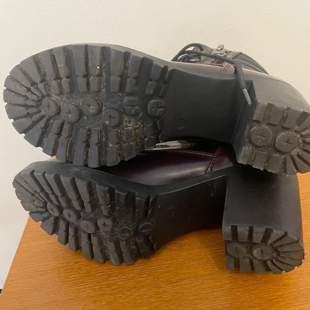 Steve Madden Noodles Maroon Black Heel Combat Bootie - Picture 6 of 10